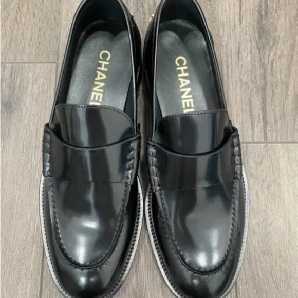 NIB Chanel Shiny Calfskin Loafers 37 Black